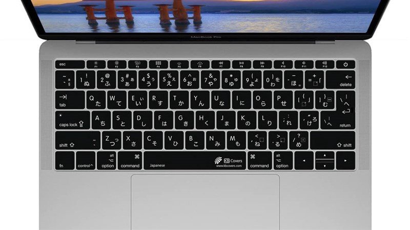 Bàn phím Macbook M1 với layout tiếng Nhật, đặc trưng của sản phẩm xuất xứ từ Nhật Bản.