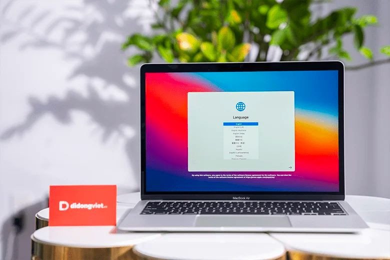 Bo mạch chủ MacBook Air M1 với chip M1 tích hợp RAM