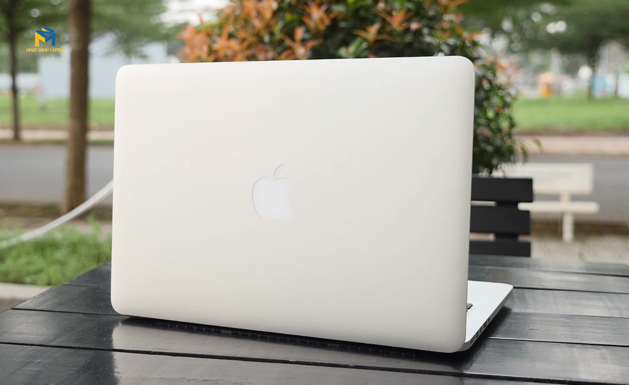 Các cổng kết nối trên MacBook Pro Retina 13 inch Early 2015