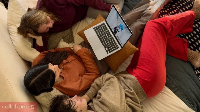 Các tính năng hỗ trợ công việc và giải trí tối ưu trên Macbook Air M4