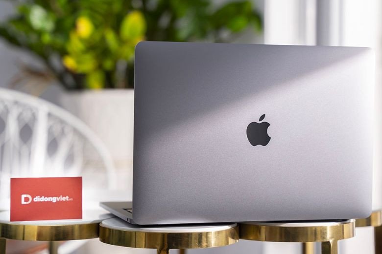 Các tùy chọn cấu hình RAM và SSD khi mua MacBook M1