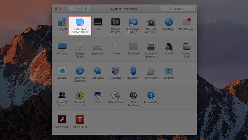 Chọn Desktop &amp; Screen Saver để cấu hình tắt màn hình MacBook M1