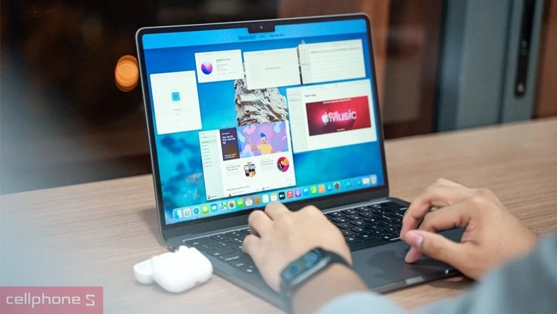 Hệ sinh thái Apple với MacBook Air M2 kết nối liền mạch cùng iPhone và iPad