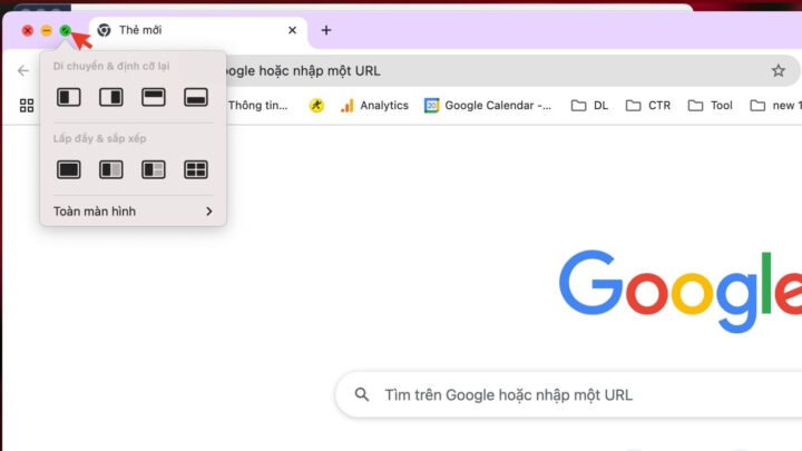 Hướng dẫn rê chuột vào nút màu xanh lá để kích hoạt tùy chọn chia màn hình trên MacBook
