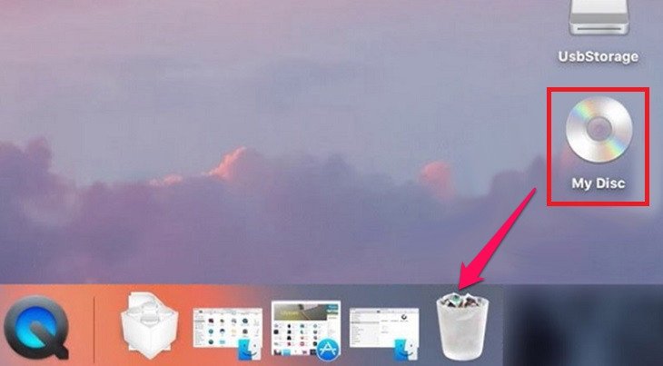 Kéo biểu tượng đĩa vào Thùng rác để mở ổ đĩa MacBook