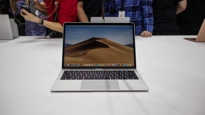 Kiểm tra ngoại hình của Macbook đã qua sử dụng, yếu tố quan trọng khi mua Macbook tầm giá 15 triệu.