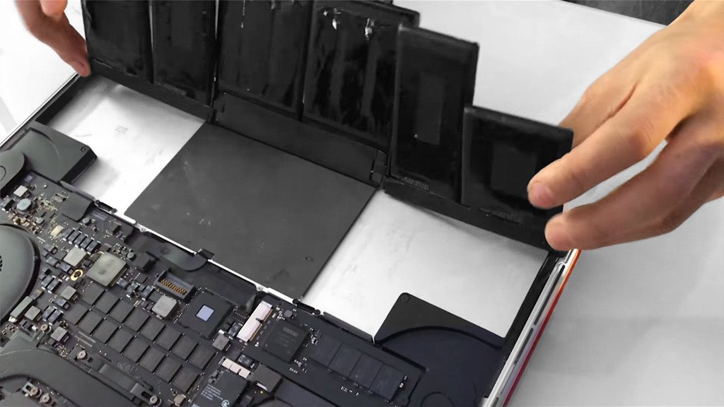 Lắp pin mới vào MacBook Pro A1398