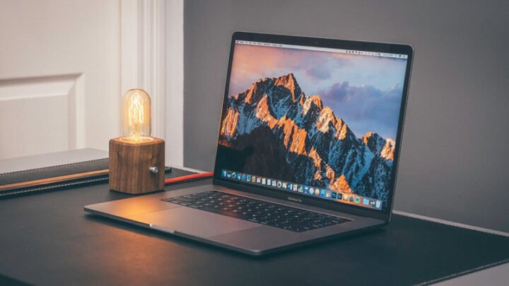 Lợi ích của việc cài đặt MacBook không tắt màn hình, biểu tượng pin và hiệu suất.