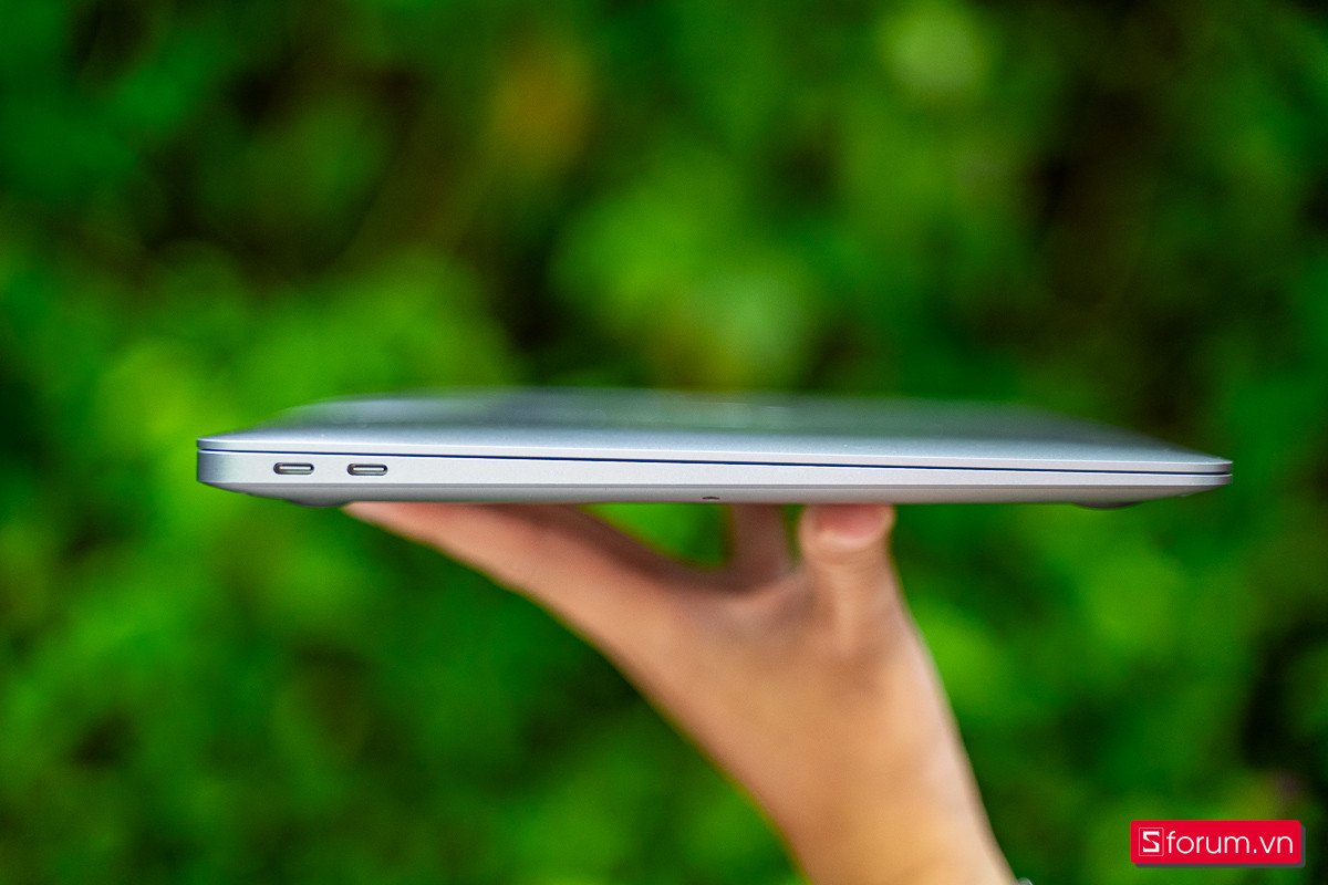 MacBook Air M1 với thiết kế mỏng nhẹ tinh tế