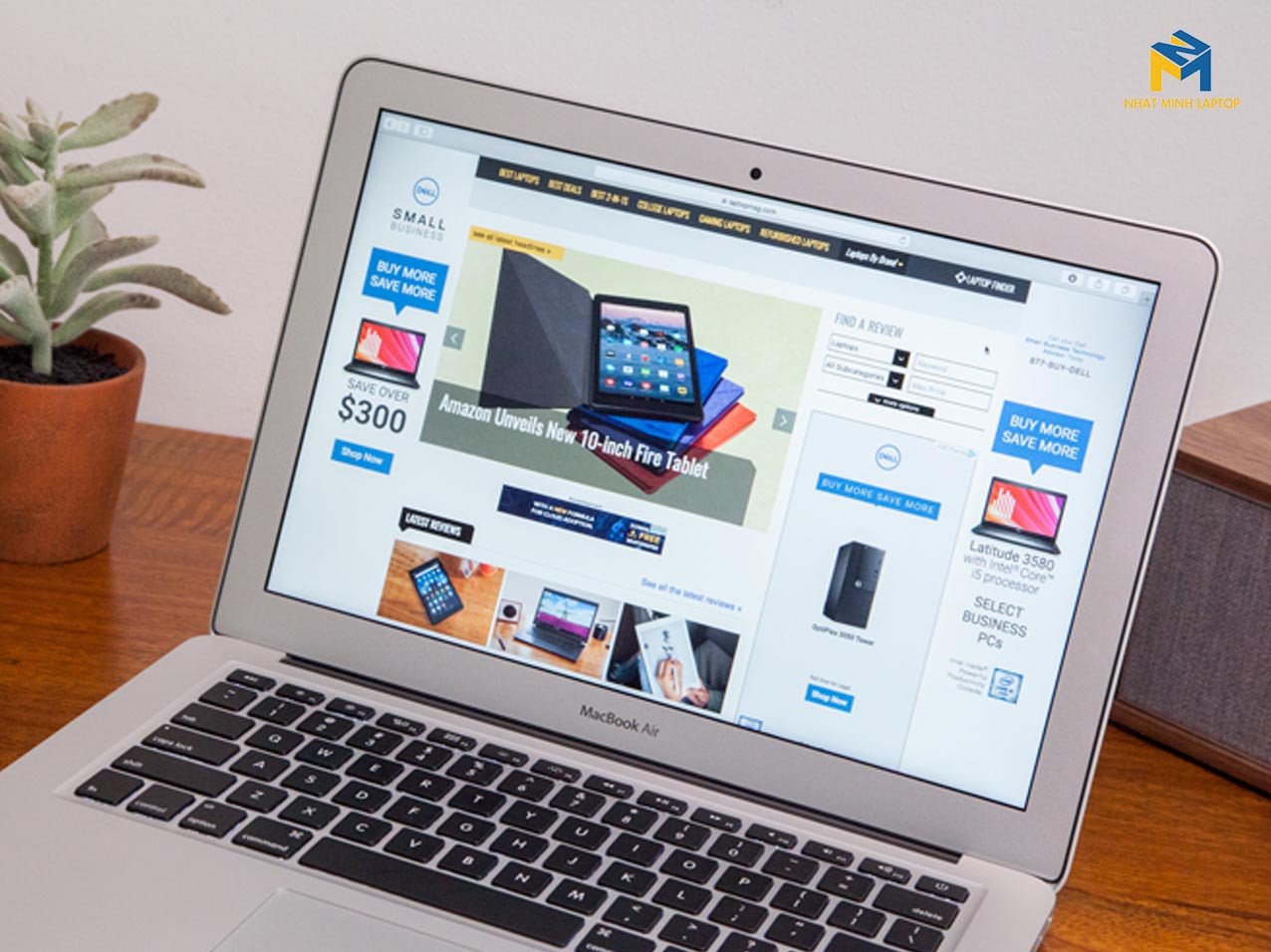 Màn hình 13.3 inch của MacBook Air 2017, với khả năng hiển thị rõ nét.