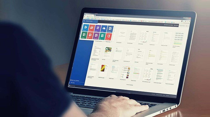 Màn hình laptop Windows hiển thị các biểu tượng quen thuộc của bộ ứng dụng Microsoft Office như Word, Excel, PowerPoint, thể hiện sự tương thích tối ưu của hệ điều hành