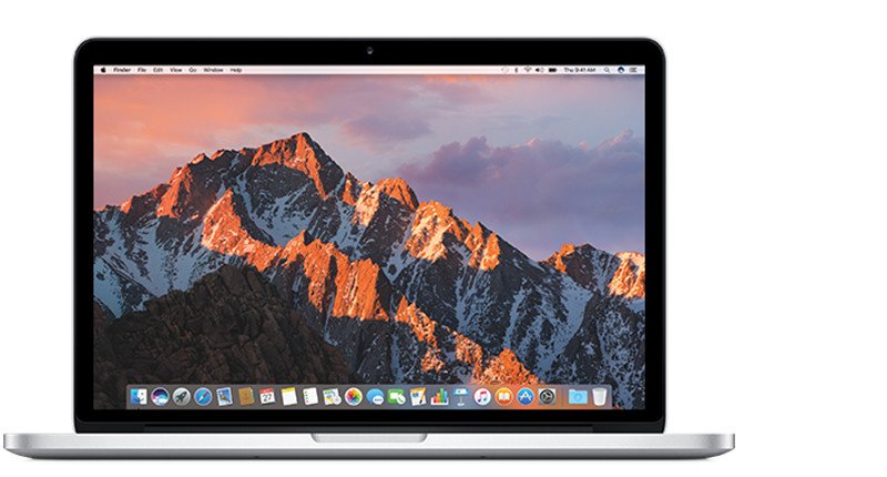 Mặt trước của MacBook Pro Retina 13 inch, phiên bản đầu năm 2015. Đây là mẫu máy cuối cùng có nhiều cổng kết nối truyền thống, hữu ích khi bạn muốn kiểm tra số serial MacBook Pro.