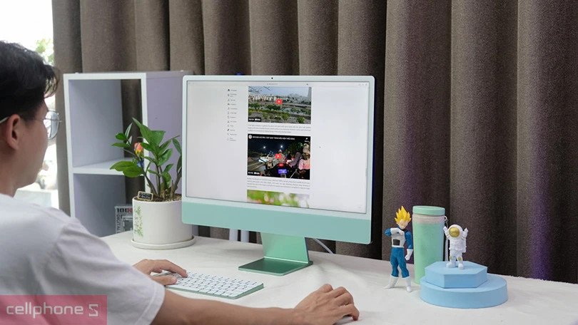 Máy tính để bàn iMac với màn hình lớn và hiệu năng mạnh mẽ trong hệ sinh thái Apple.