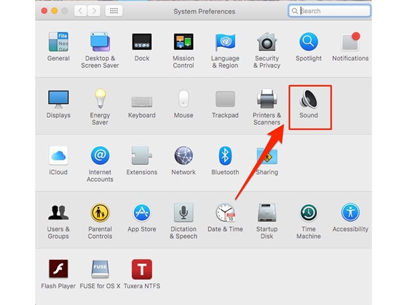 Menu cài đặt âm thanh (Sound) trên MacBook để chọn đầu ra