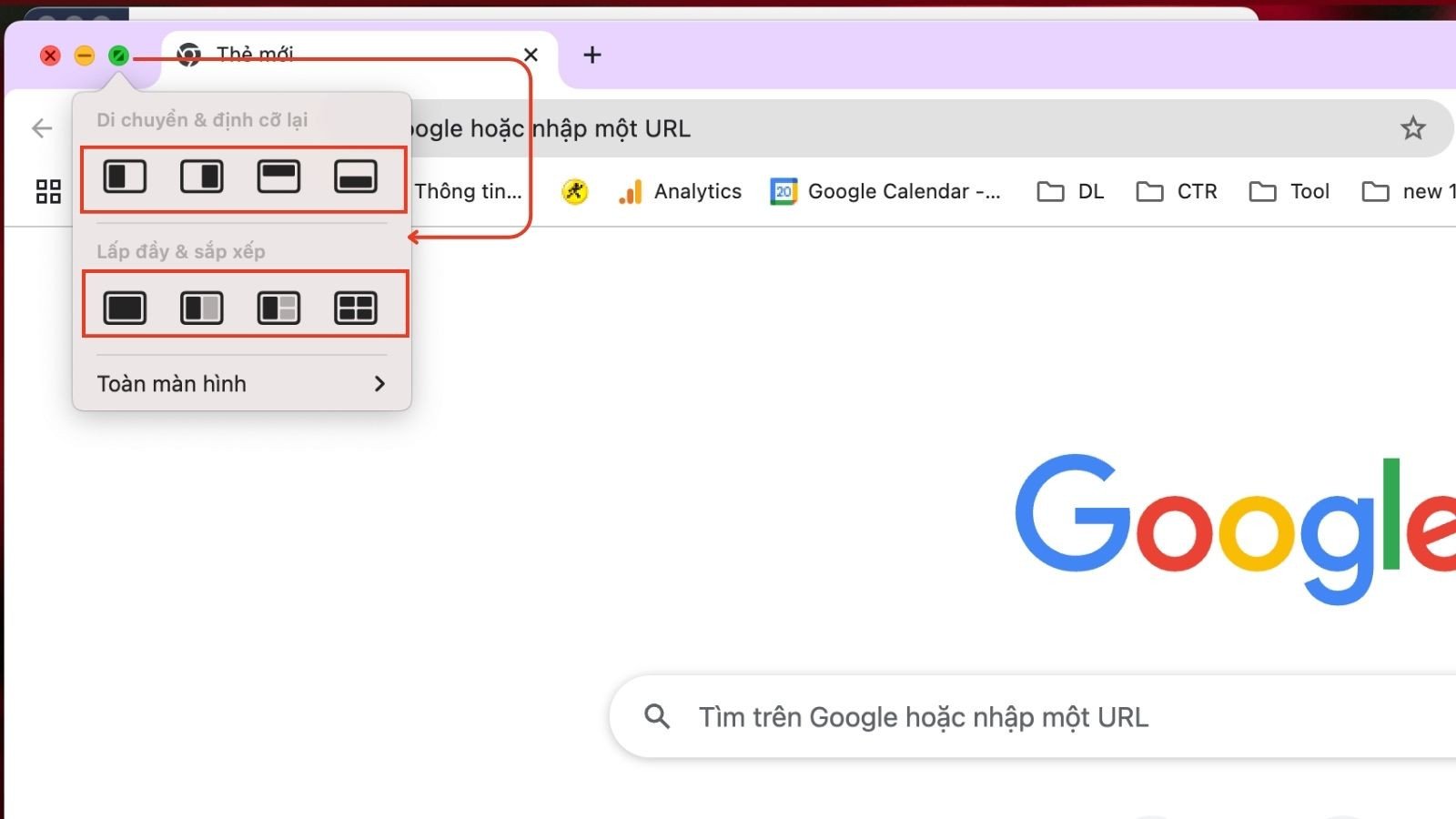 Menu tùy chọn Split View với các chế độ chia đôi và sắp xếp cửa sổ trên MacBook Pro
