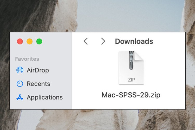 Mở thư mục Downloads để tìm và giải nén tệp cài đặt SPSS