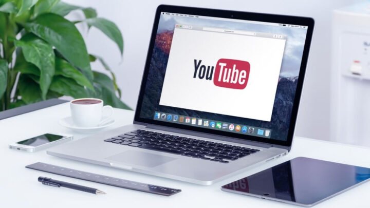 Người dùng MacBook đang xem video trên YouTube với giao diện ứng dụng web PWA