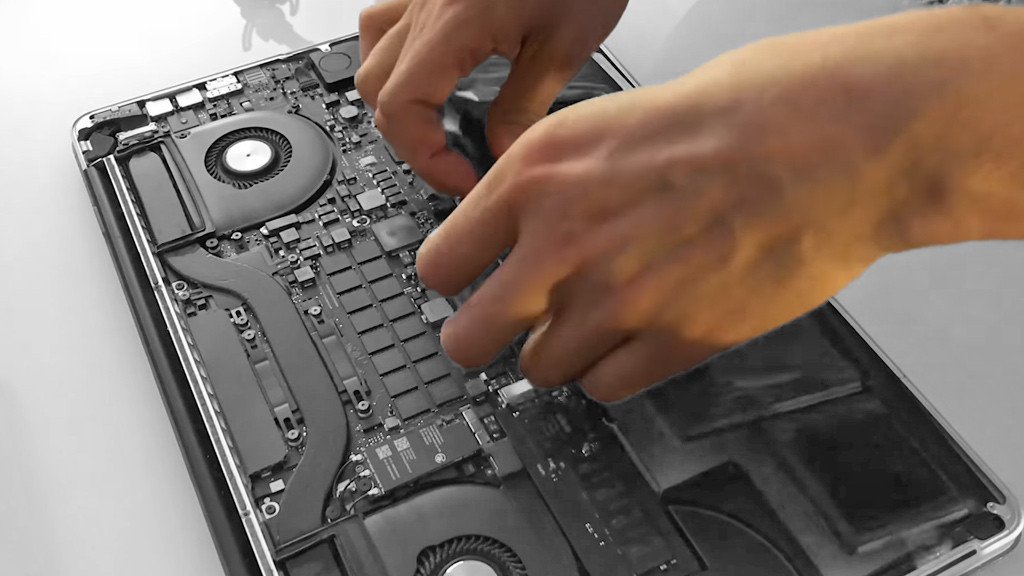 Pin MacBook Pro A1398 sau khi tháo