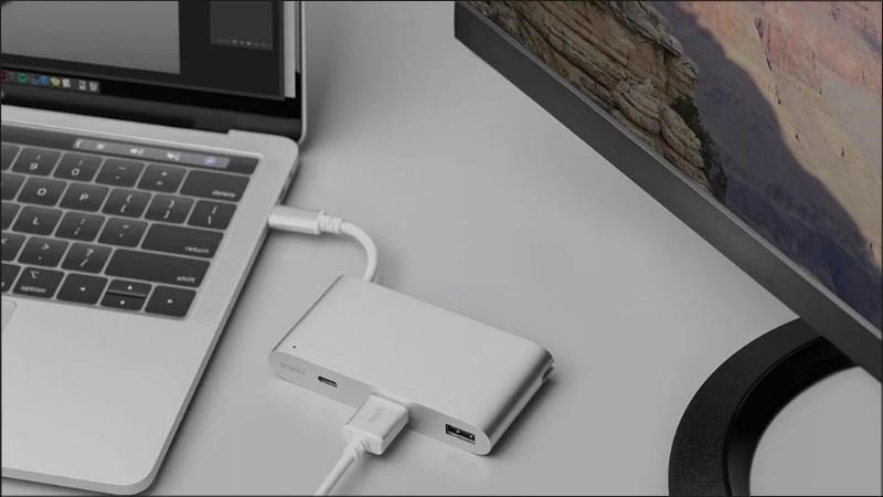Sử dụng adapter để kết nối MacBook USB-C với tivi HDMI