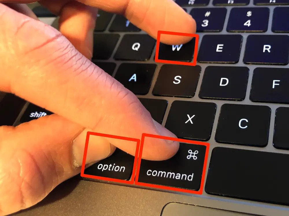 Sử dụng tổ hợp phím Command Option W để đóng tất cả các tab Safari