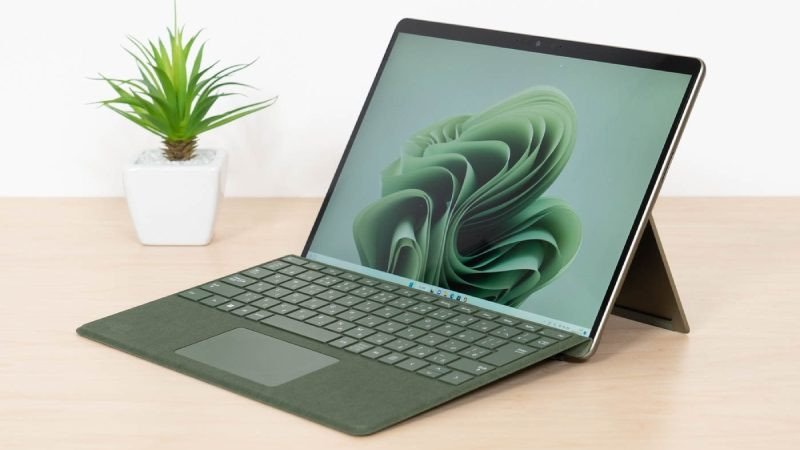 Surface cấu hình mạnh mẽ đáp ứng nhu cầu làm việc
