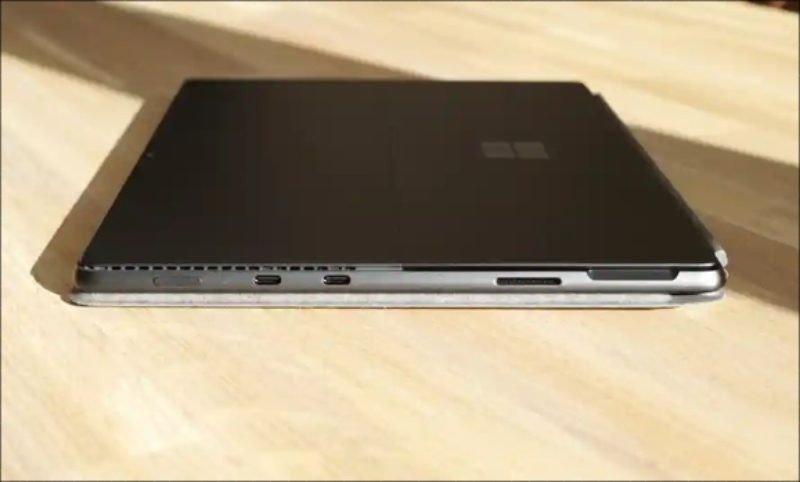 Surface Pro 9 có khá ít cổng kết nối nhưng có thể tích hợp thêm Dock