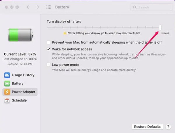 Thanh trượt 'Turn display off after' được kéo đến 'Never' để giữ màn hình MacBook luôn sáng liên tục