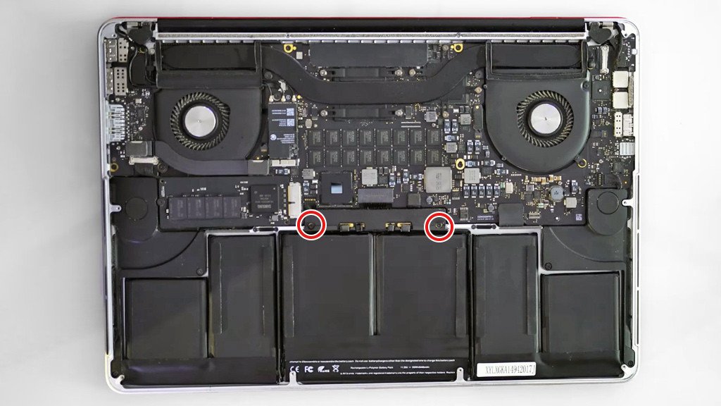 Tháo ốc và ngắt kết nối pin MacBook Pro A1398