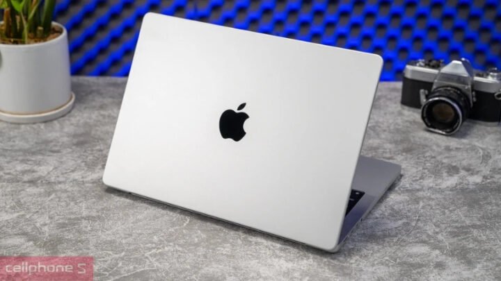 Thiết kế kim loại nguyên khối của máy tính Macbook Pro M4 sang trọng và bền bỉ