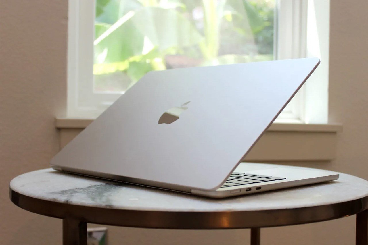 Thiết kế màn hình của MacBook Air M2 với độ phân giải Liquid Retina ấn tượng.