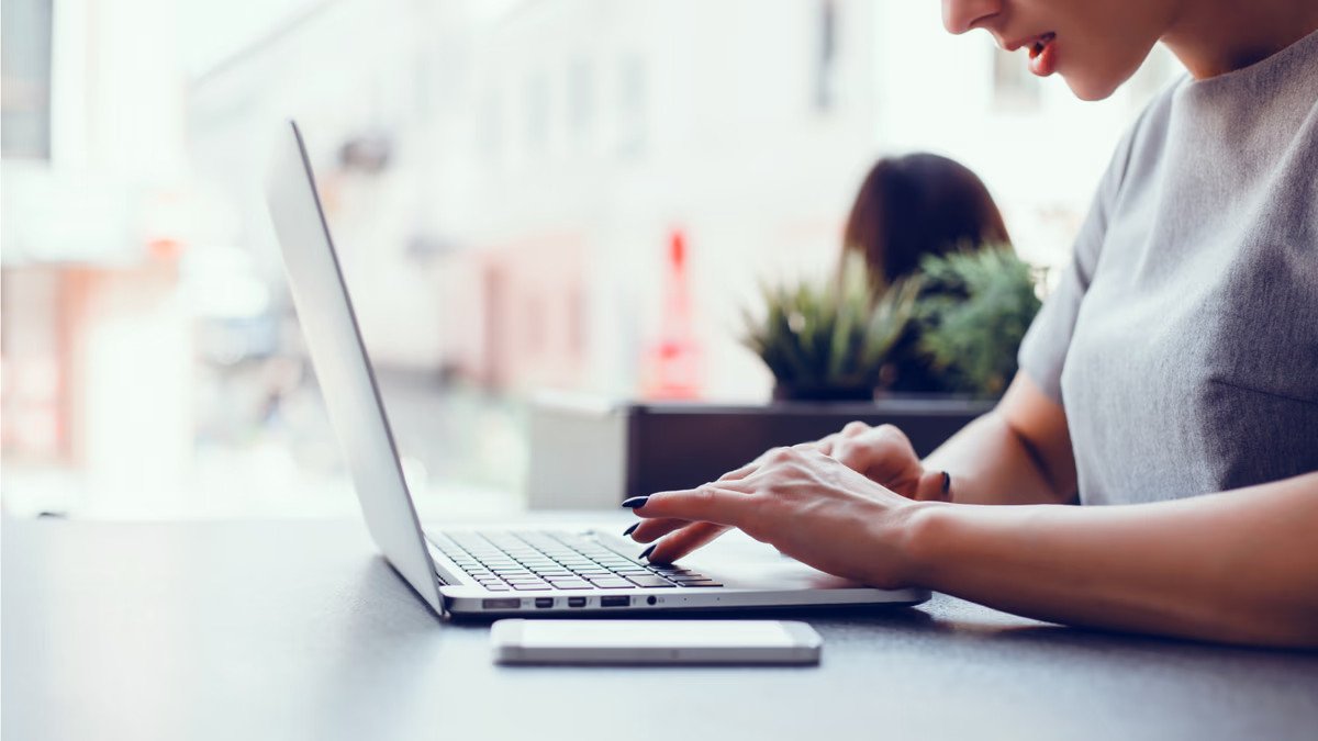 Thực hành trên MacBook là cách tốt nhất để biến khó khăn thành đơn giản