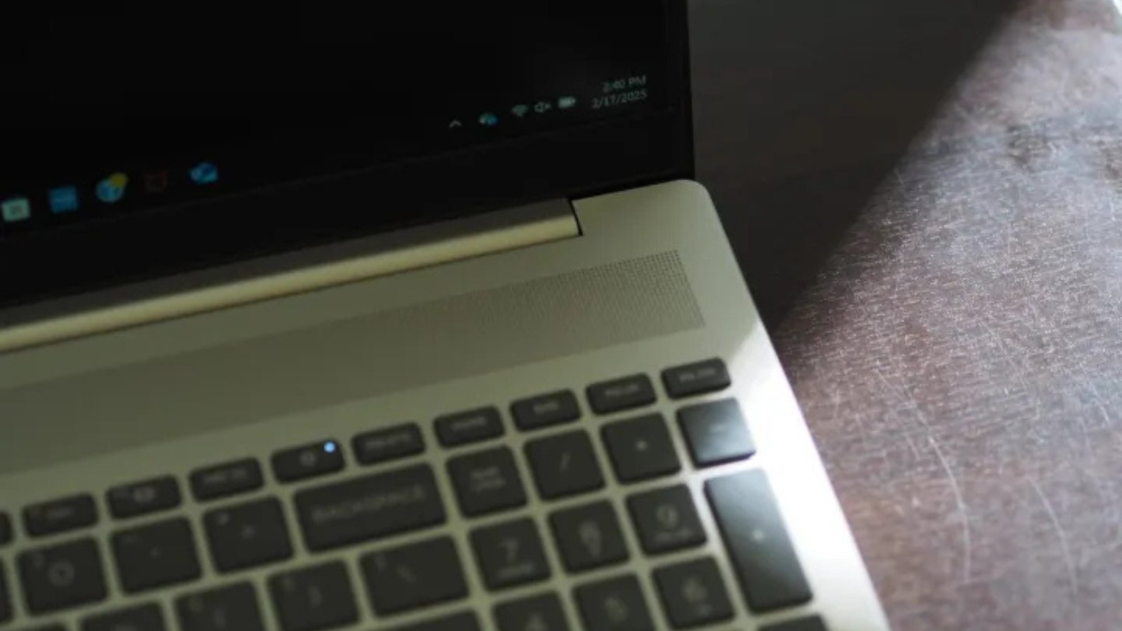 Toàn cảnh laptop HP Pavilion 16, đại diện cho dòng máy tính xách tay đáng cân nhắc cho doanh nghiệp khi tìm kiếm MacBook giá sỉ.
