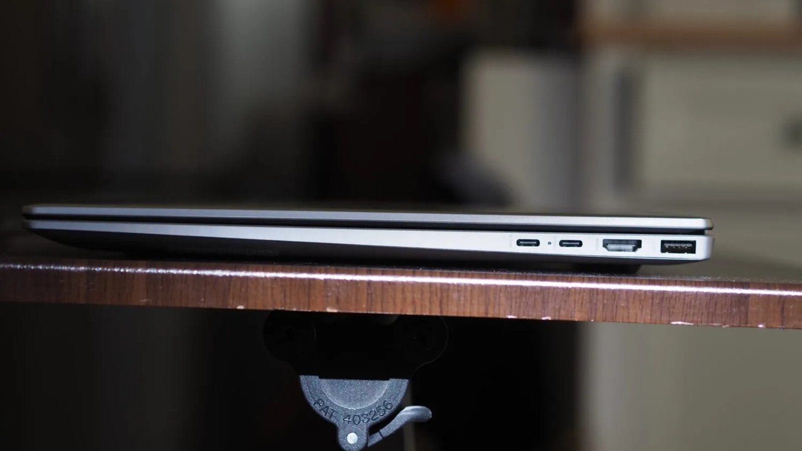 Webcam của laptop HP Pavilion 16, một tính năng cần chú ý trong bài đánh giá về macbook giá sỉ cho các cuộc họp trực tuyến.