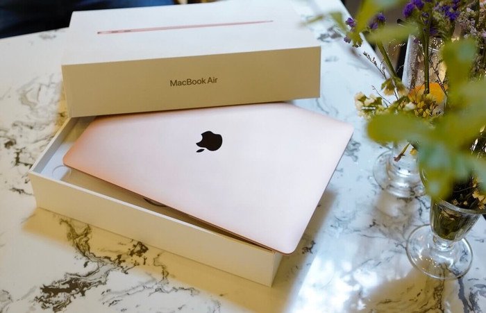 Thiết kế mỏng nhẹ của MacBook Air 2020 màu hồng
